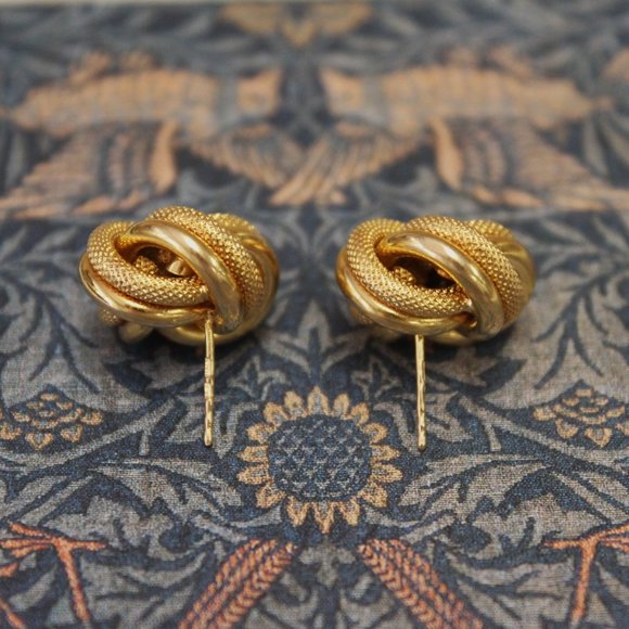 14ky Knot Earrings - Picture 4 of 4